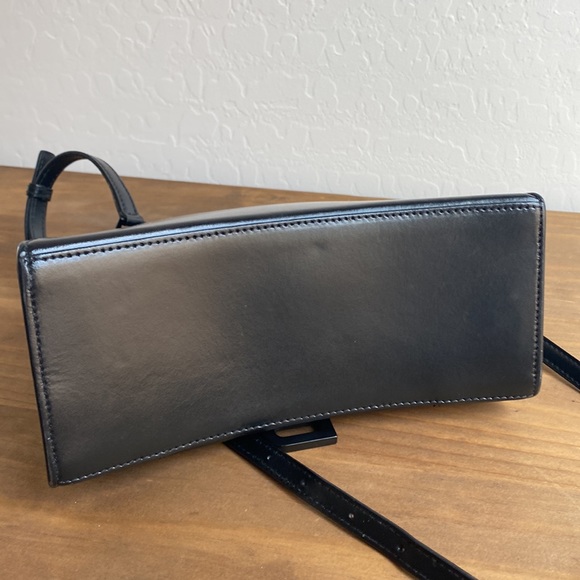 SOLD Balenciaga Hourglass Matte Black Small Shiny Leather Top Handle Bag - Picture 9 of 17